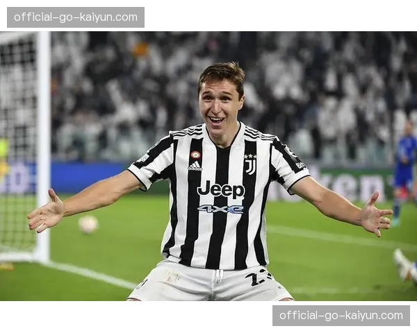 特写：从重伤中归来，尤文边锋基耶萨在训练中加练射门寻找状态